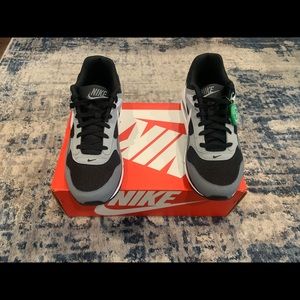 Nike Air Max (black/white/grey)